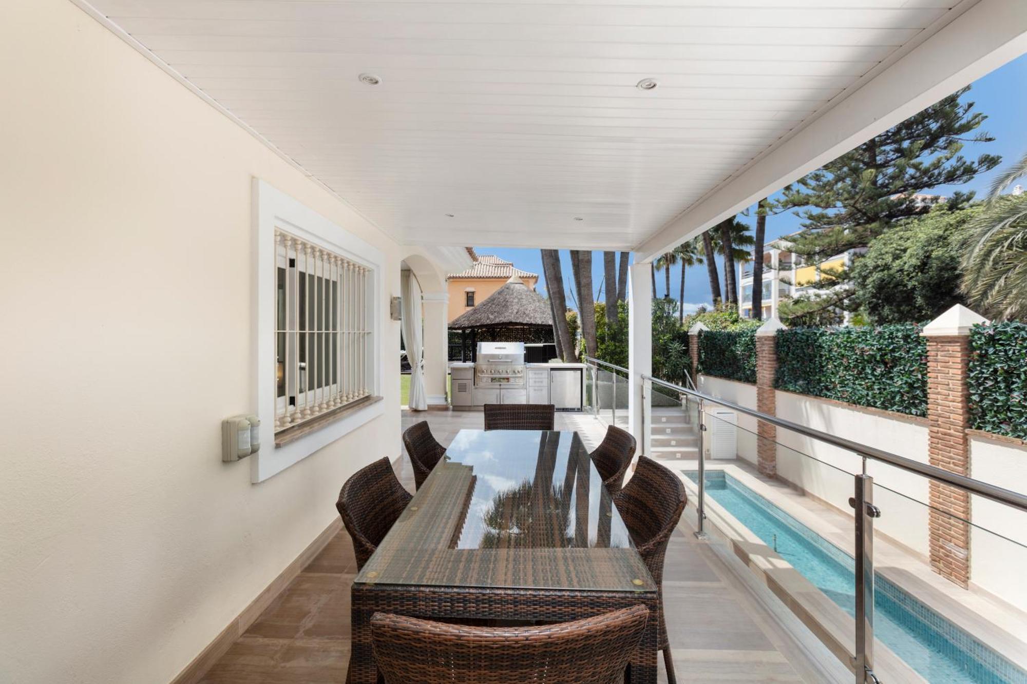 Villa Molineros - 8 Bedroom